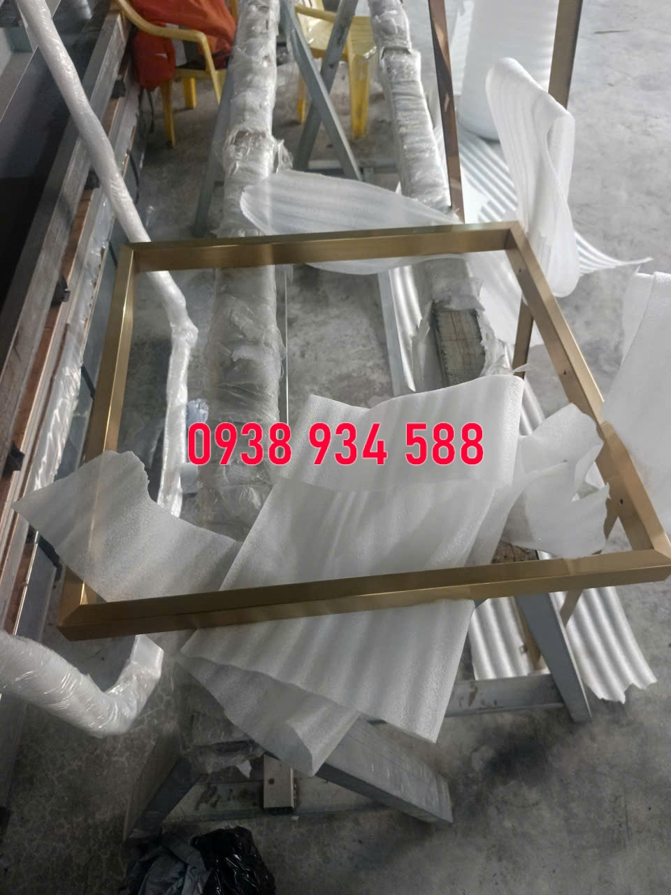 Si mạ chân bàn inox