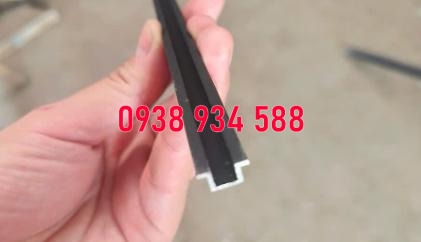 Nẹp U nhôm có tai màu đen