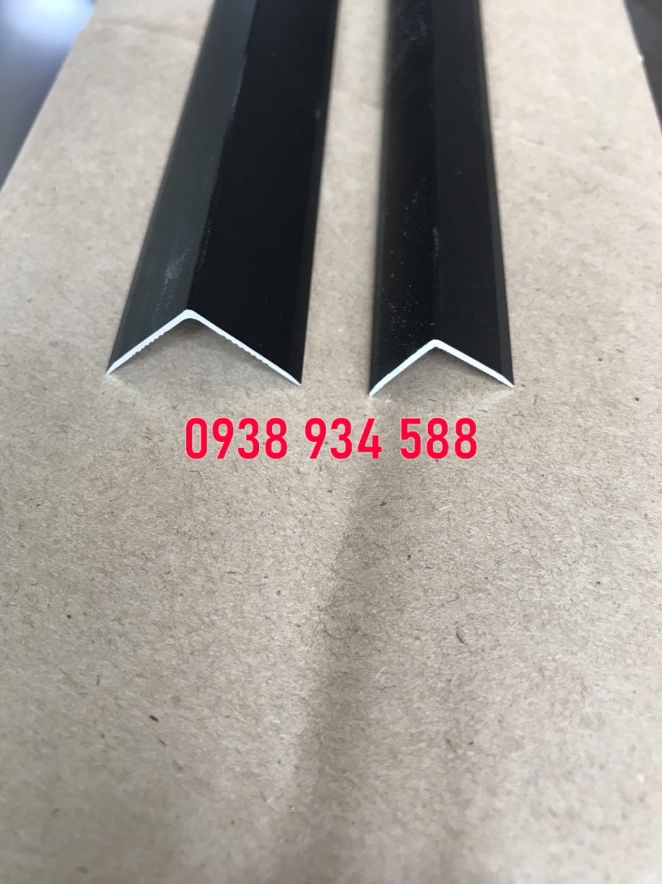  Nẹp V15x15mm màu đen