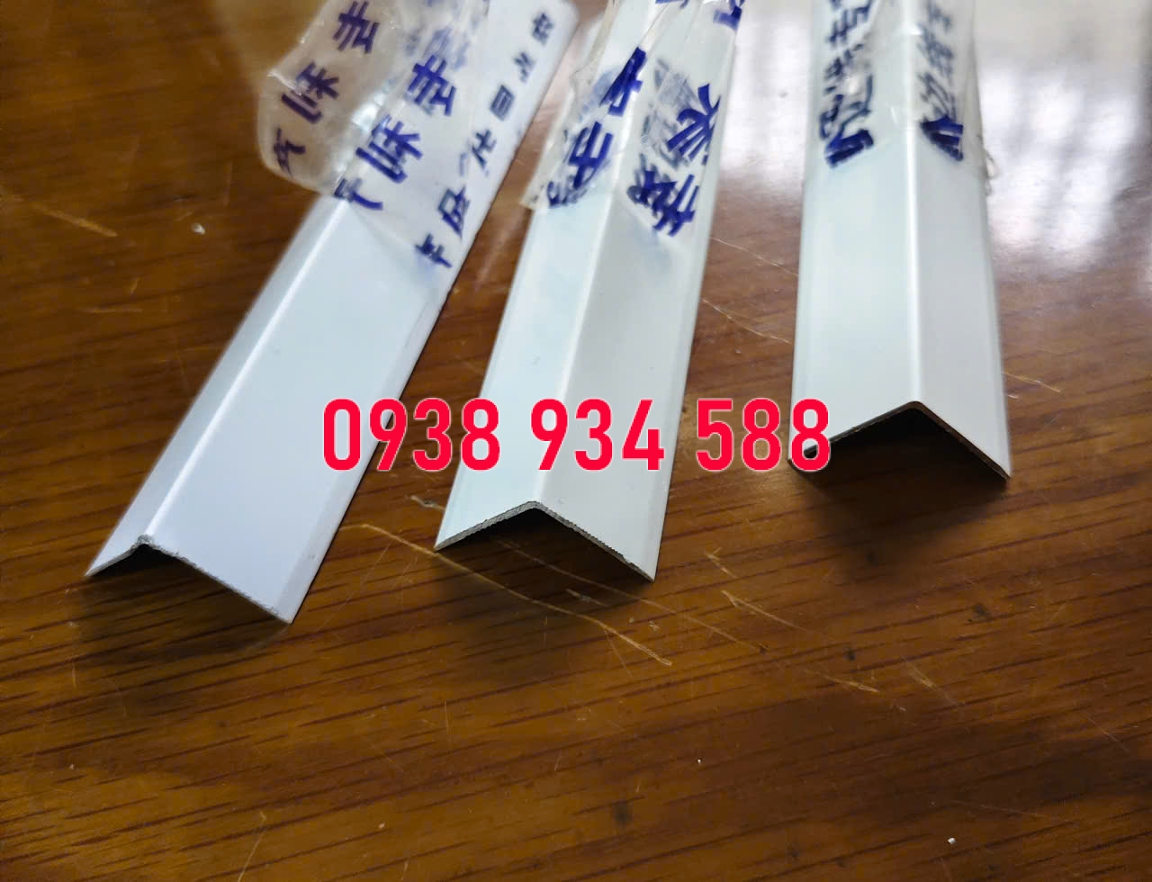 Nẹp nhôm trắng sữa chữ V
